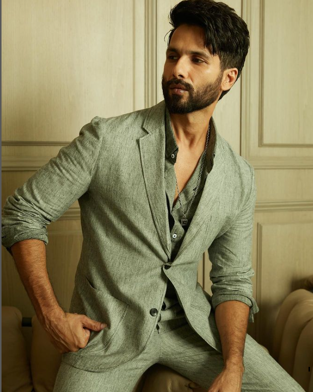 Shahid Kapoor Angrily Bashed The Paparazzi For Shouting As He Exits Half-Brother, Ruhaan Kapoor's Wedding Reception Party 8 Shahid Kapoor