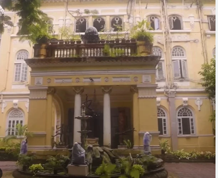 Yashovardhan Birla's 100-Year-Old Mansion: A Historical Touch With Modern And Spiritual Beliefs 8 Yashovardhan Birla's 100-Year-Old Mansion