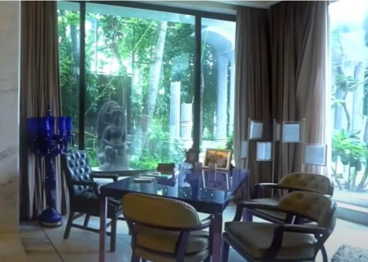 Yashovardhan Birla's 100-Year-Old Mansion: A Historical Touch With Modern And Spiritual Beliefs 12 Yashovardhan Birla's 100-Year-Old Mansion