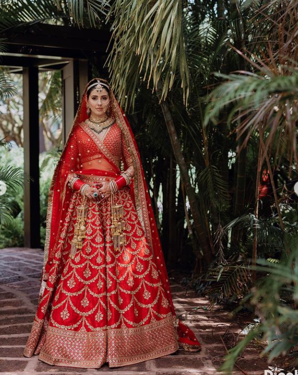 Chahat Paul, Sabyasachi bride, Sabyasachi Lehenga, Bollywood Wedding