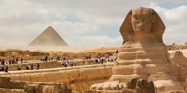 pyramids of giza,
egyptian pyramids,
great pyramid of giza,
