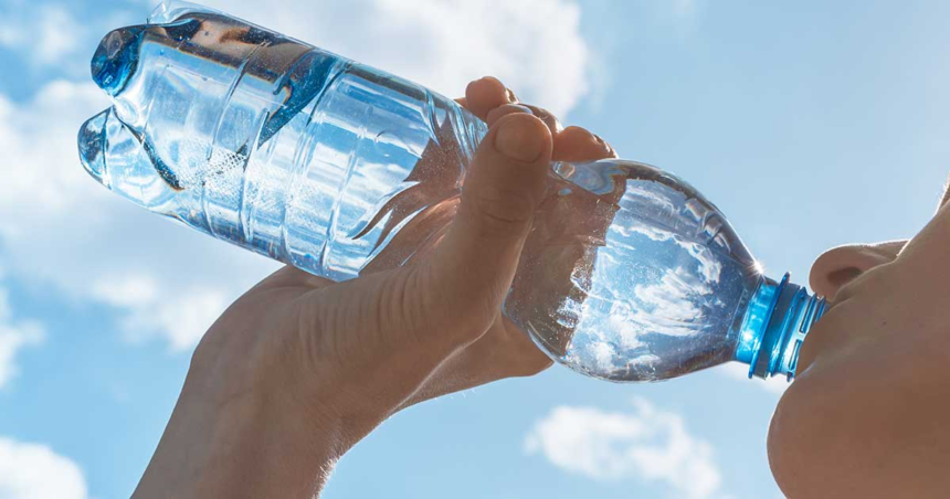 bottle of water, Plastic Fragments, Plastic Fragments in water, nanoplastics,