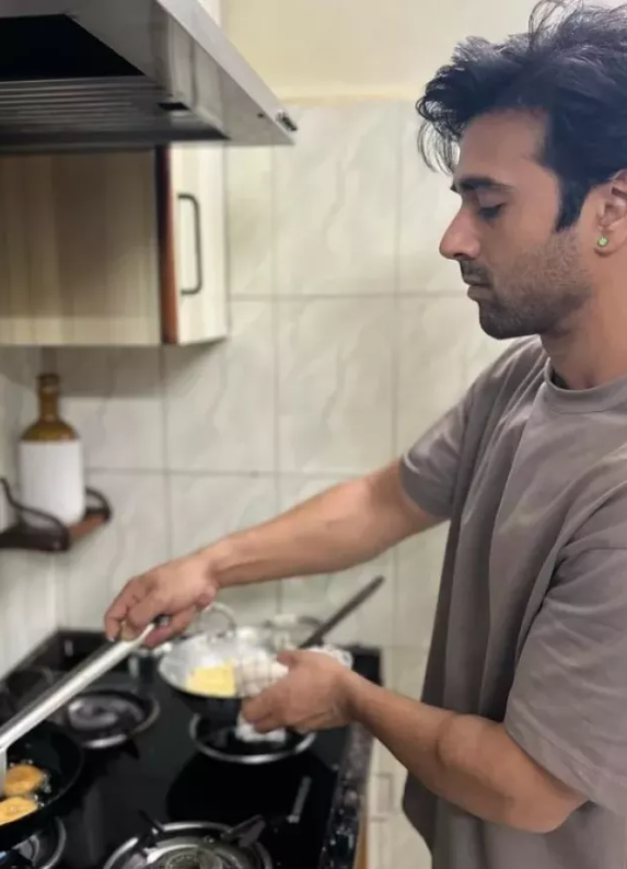   Pulkit Samrat, Pulkit Samrat's Pahli Rasoi,  