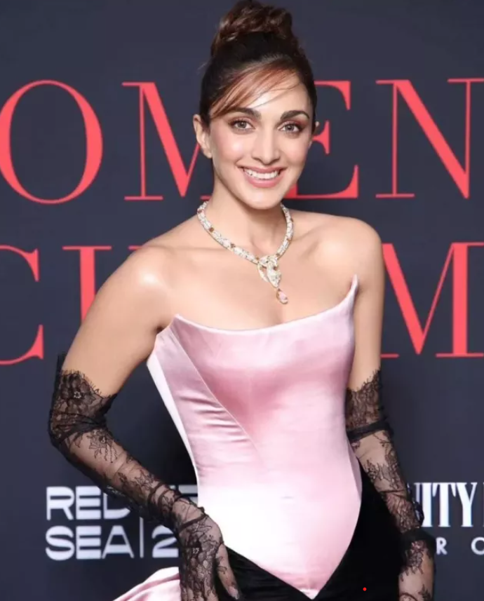 She Stuns In A Corset Gown At The Cinema Gala Dinner