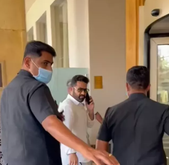 Paparazzo Tags Vijay Deverakonda, Jr NTR, Mahesh Babu, 'Fake', 'Woh Naklipan Karte..' 11 Vijay Deverakonda, Jr. NTR, and Mahesh Babu