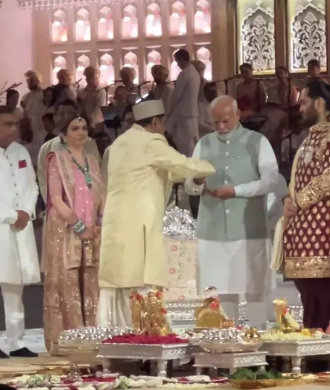 Prime Minister Narendra Modi blessed Radhika and Anant and even did the Sanatani rite