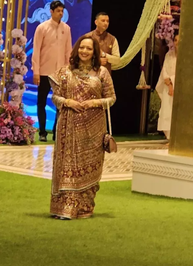 Shloka Mehta's mother, Mona Mehta, and Isha Ambani's mother-in-law radiate perfect elegance in their traditional avatars